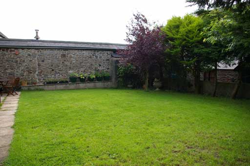 This bland Oxfordshre garden is in need of a design overhaul
