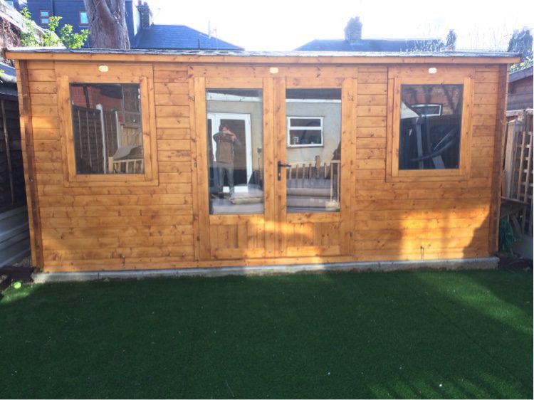Pretty-much-a-blank-canvas-for-this-East-London-garden-designer family garden design